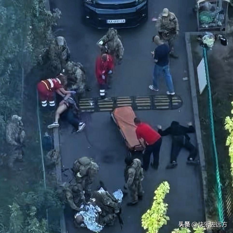 泽连斯基后院起火：乌克兰两大情报机构基辅街头火并，一份被删掉的通报藏着什么

乌