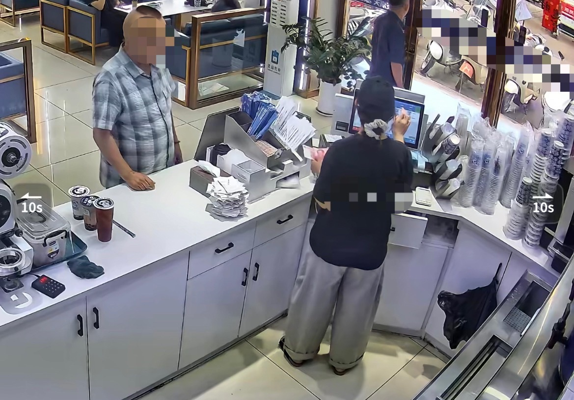 6月15日，据多名网友透露：贵港一男子到多个茶饮店玩套路被揭穿，他说要一杯杨枝甘