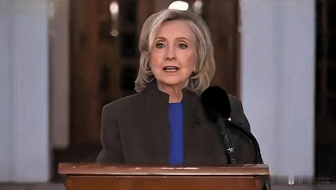 众议院监督委员会主席科默:“我们给她看了那张比尔·克林顿在热水浴缸里的照片，她表