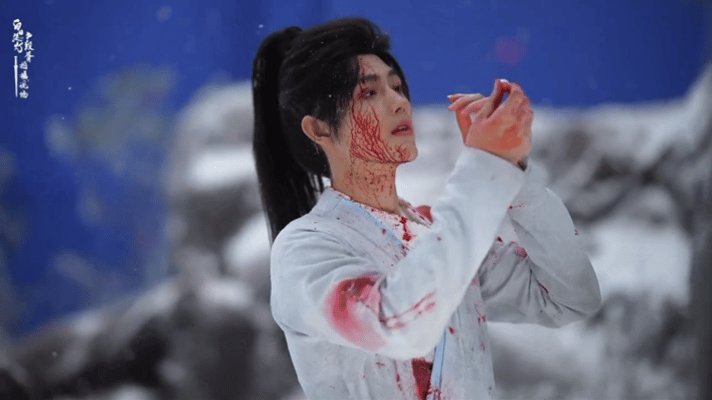 陈飞宇为了逼真在眼睛里滴血浆白日提灯为了演好段胥的破碎感，陈飞宇竟直接往眼里滴血