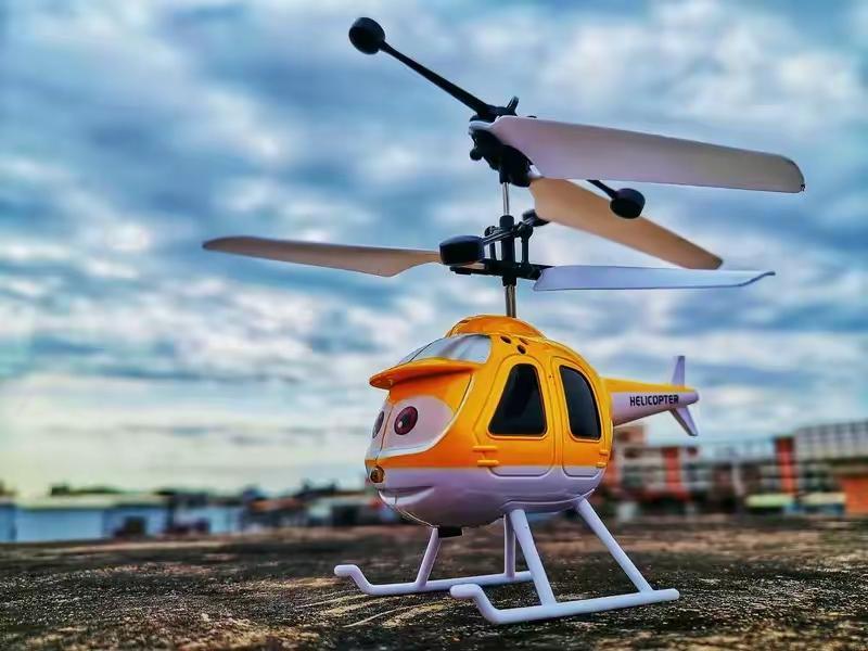 央视曝光了山东邹平三无“手搓直升机”。在以往评论区肯定是一片骂声，但是这一次很不