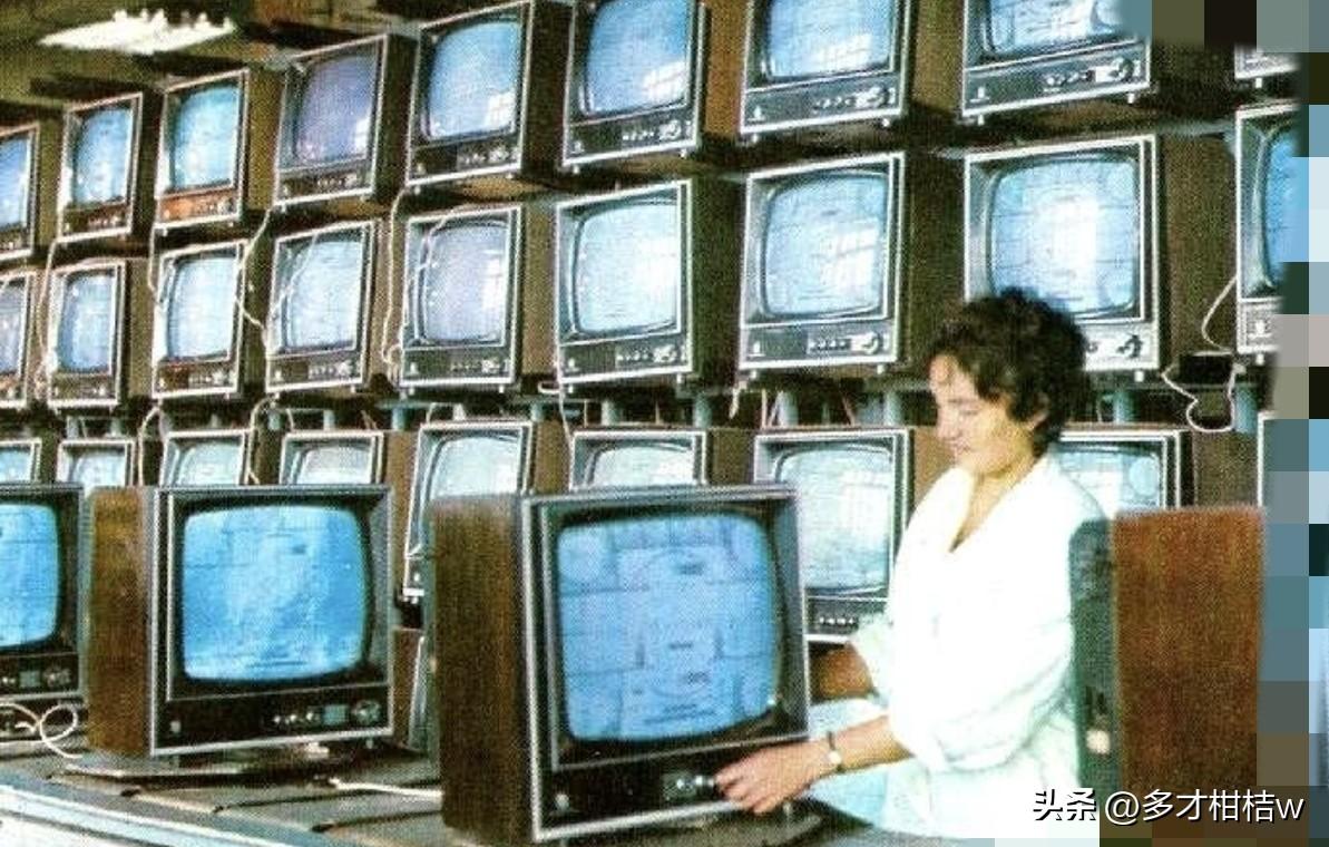 在苏联时期，苏联军事工业并不仅仅承担生产飞机、坦克、火炮的任务，因为由于分工不同