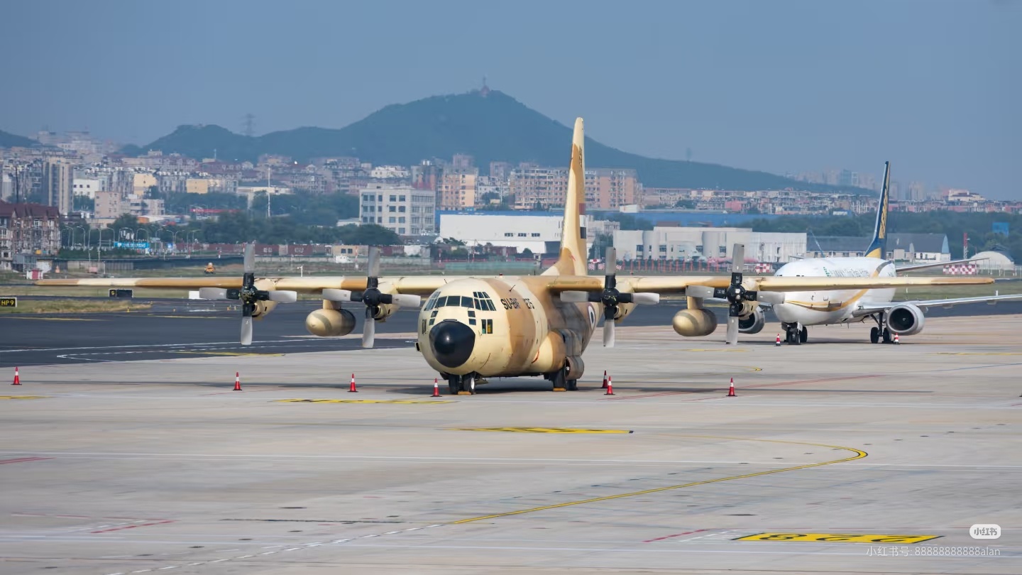 埃及空军C-130运输机今天飞抵大连，机号1275，不是前几天去成都那架1273