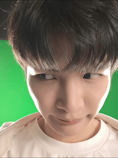 看吧，我们家周深不仅上得了厅堂，下得了厨房，还能各种扮丑。还好咱深深是靠实力的，