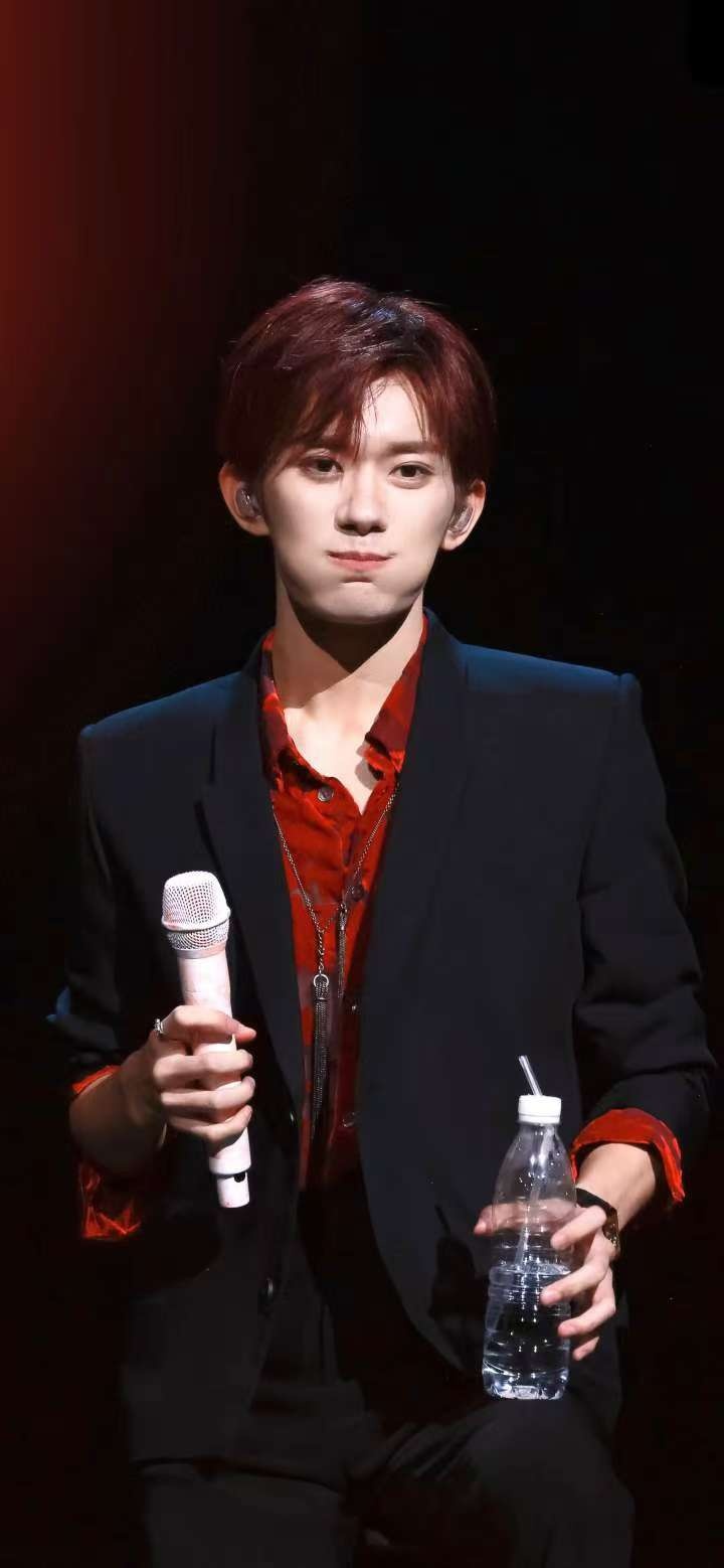 易烊千玺9登春晚 谁懂啊！九登春晚的玺子哥永远值得期待💥 我看小破站的海报，玺