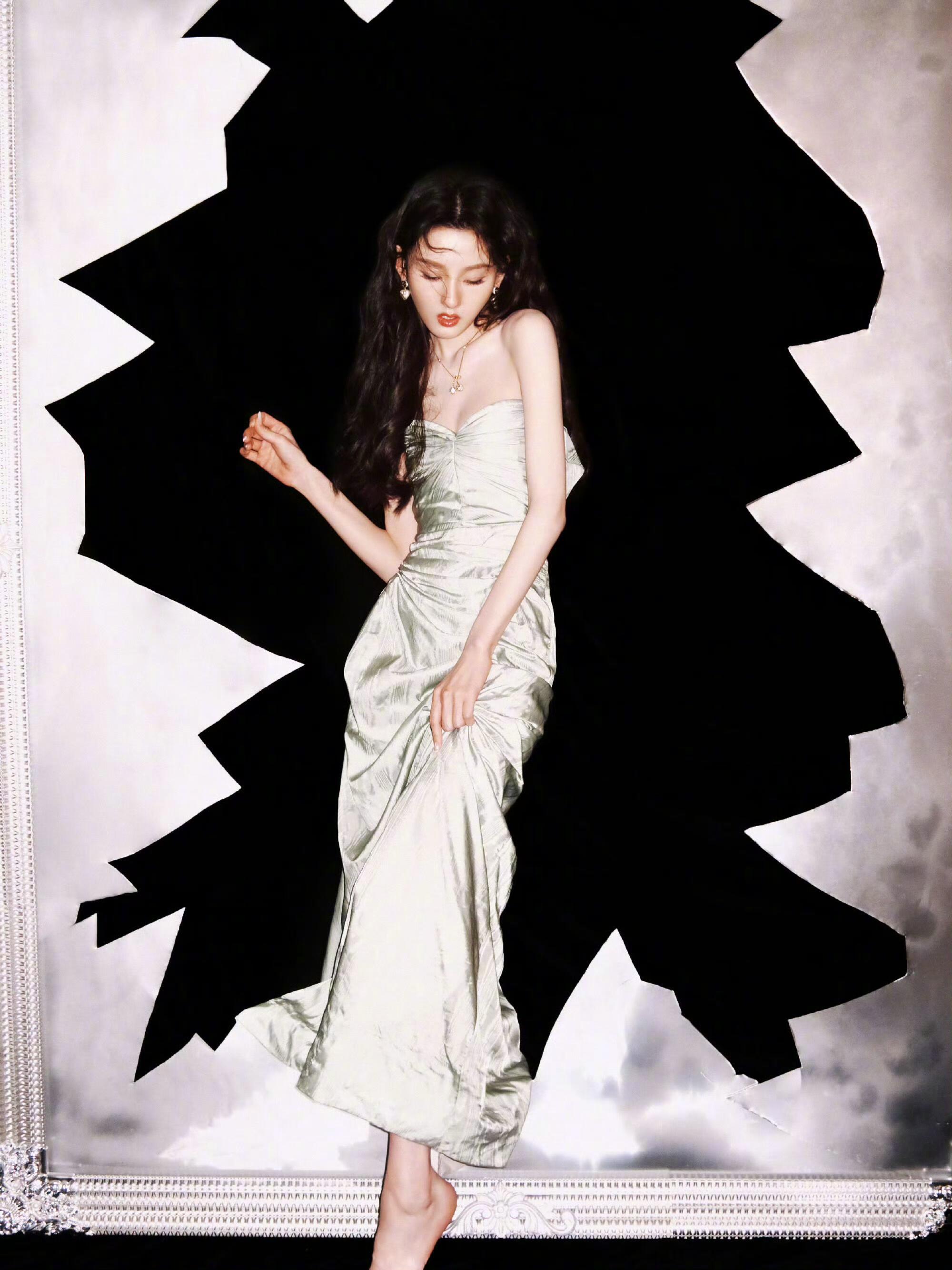 #晚安咪语##宋祖儿薄荷绿抹胸裙#祖儿的笑容也太有感染力了吧！明媚又鲜活，一眼就