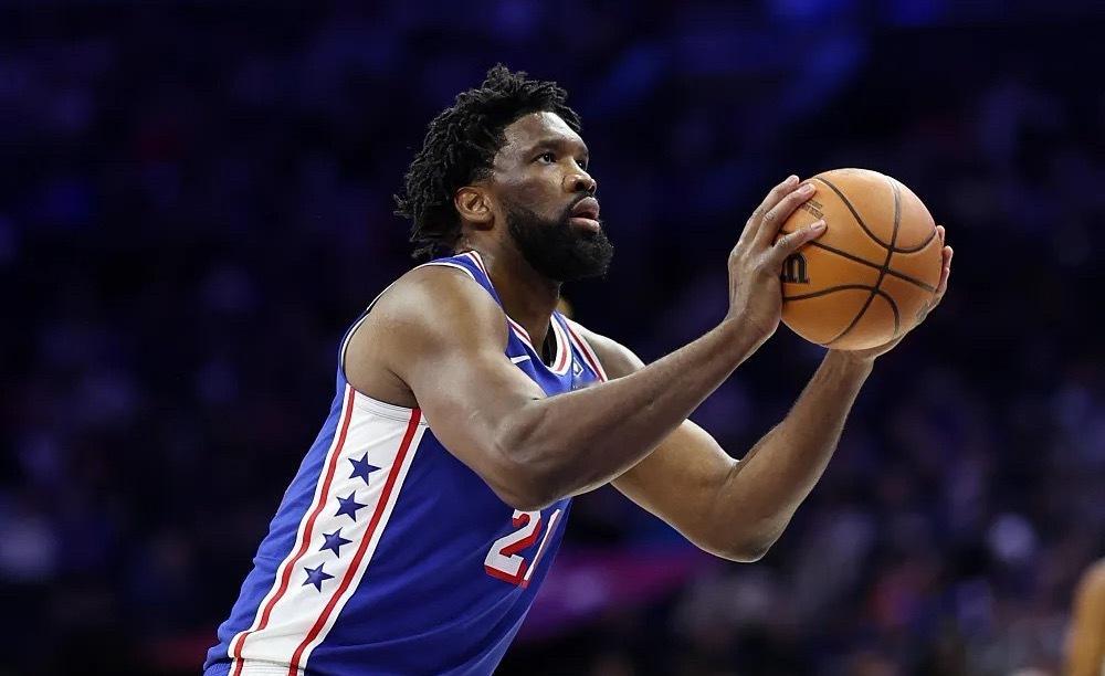 NBA名宿保罗·皮尔斯在节目中谈及凯尔特人对阵费城的系列赛，直言如今的乔尔·恩比