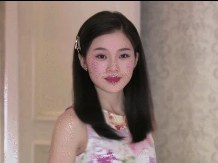 早期的赵韩樱子真的好美，她有一种樱花般的美，粉粉嫩嫩带点破碎感，眼睛亮亮的，林多