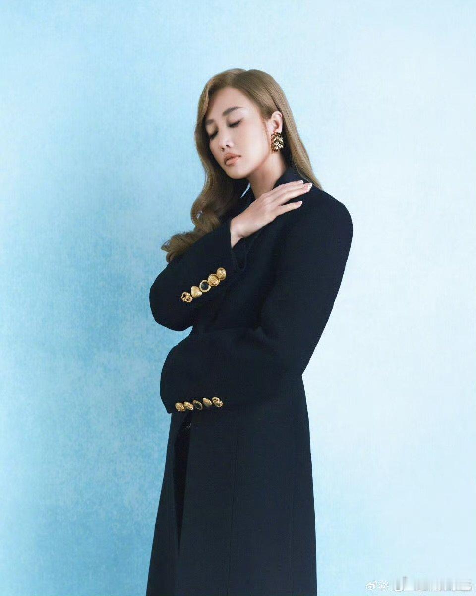 ALin总裁文女主有脸了  声生不息深V造型凸显好身材，A-Lin的强大气场让人