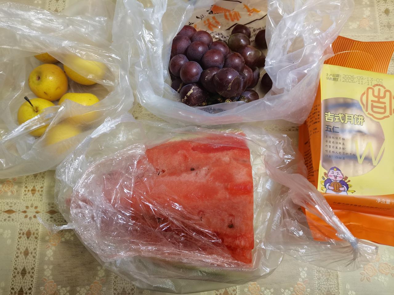 从单位出来，是3点50分。

单位到家是两辆车倒车，第一趟车直通车站，能看到一些