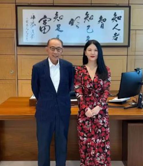 李湘减肥成功，现在真的太美了！

2026年5月17日，湖南大学艺术学院举办毕业
