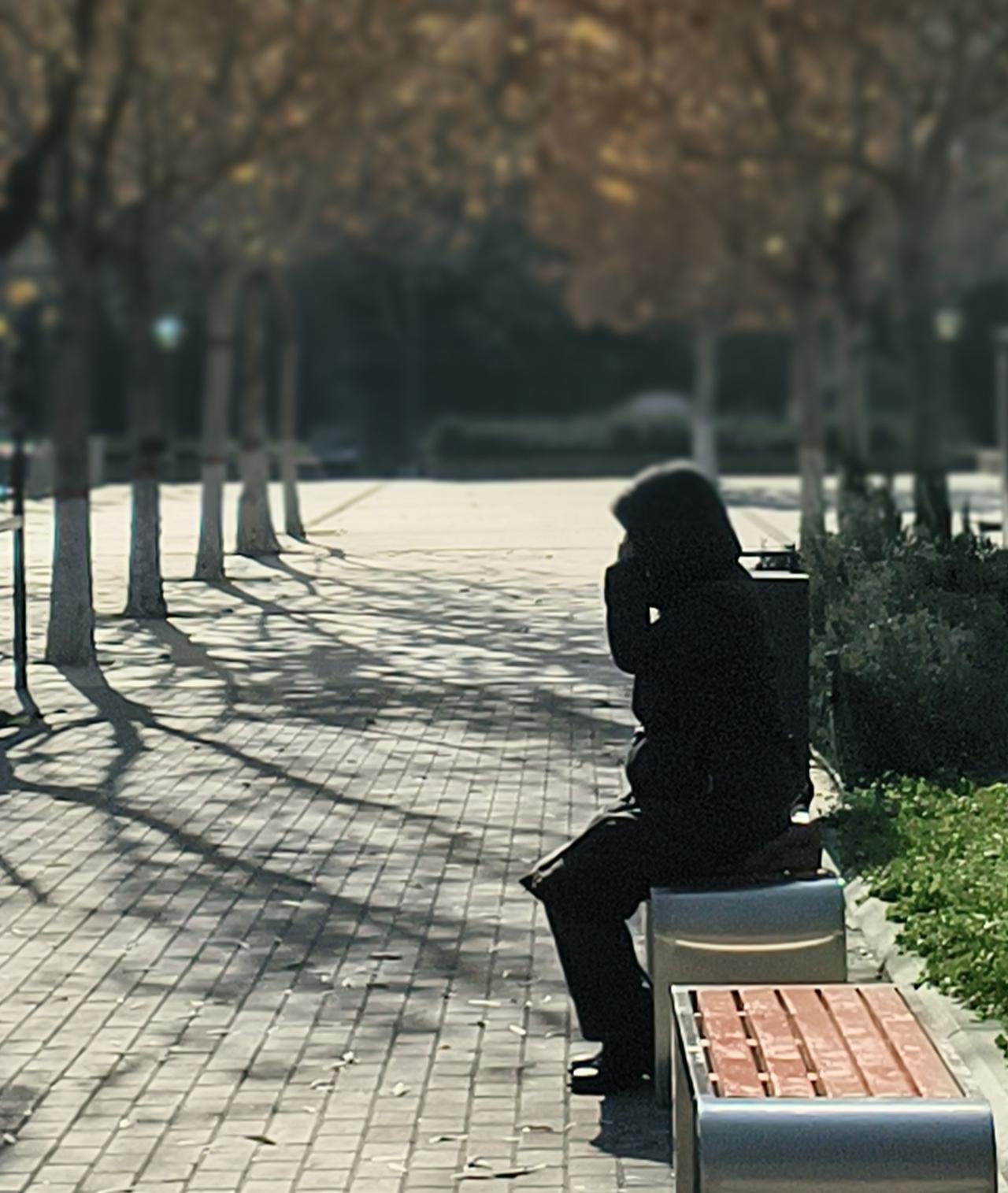 一位心理学家说:一个男人如果30岁还没有睡过女人，就应该啪啪打自己几个耳巴子，怂