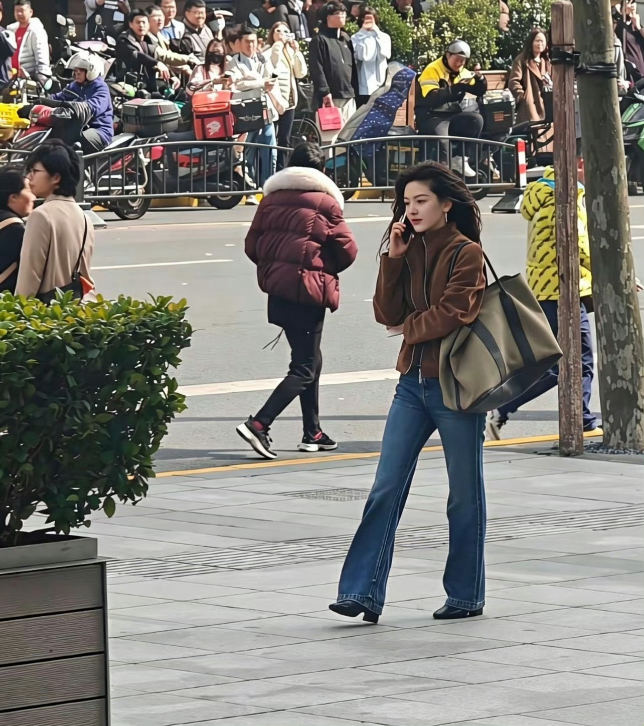 章若楠金靖领衔主演偶遇章若楠就懂明星的淡颜在现实中的冲击力有多大了 