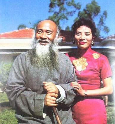 1947年，18岁的徐雯波，嫁给了闺蜜的爸爸，48岁的张大千。新婚夜，徐雯波又羞