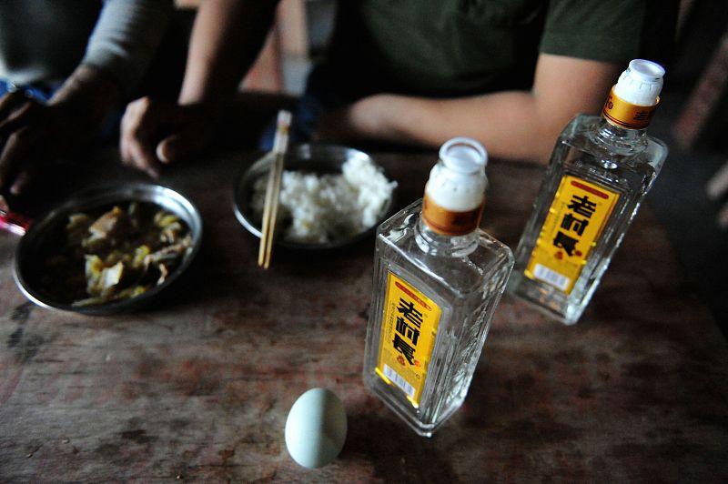 请客
如果你请客，带入两瓶酒往桌子上一放，可你请的客人说，我昨天喝多了，今天喝点