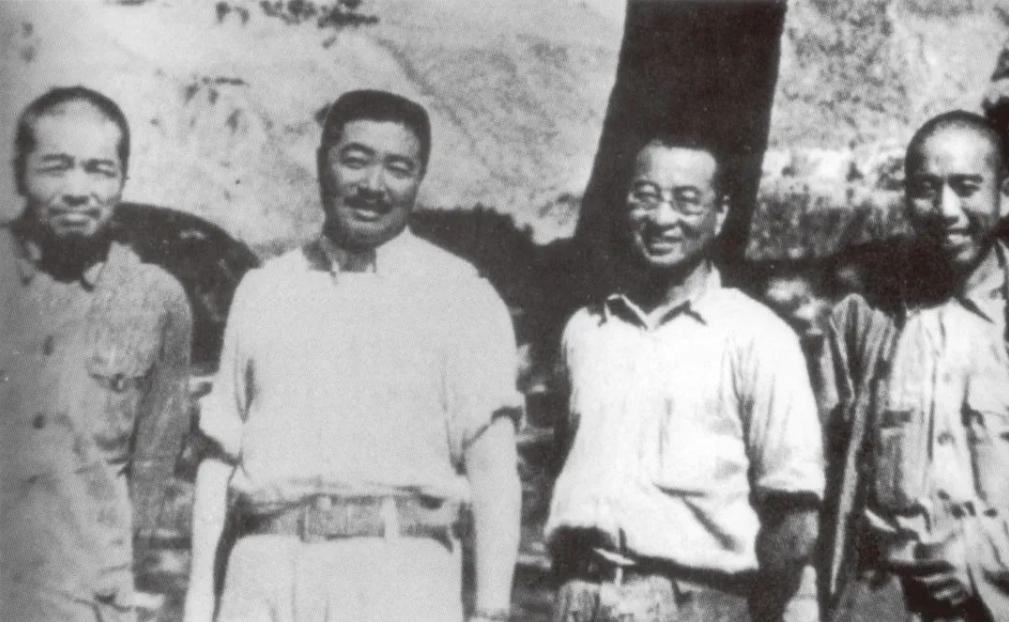 1947 年的一张合影，宛如历史长河中的璀璨星辰，记录下四位开国元勋的英姿。彭德