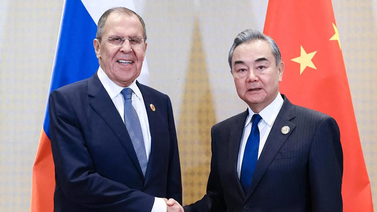 美伊谈判刚崩盘，霍尔木兹海峡的对峙氛围瞬间升级，美军宣布要全面封锁伊朗港口，伊朗