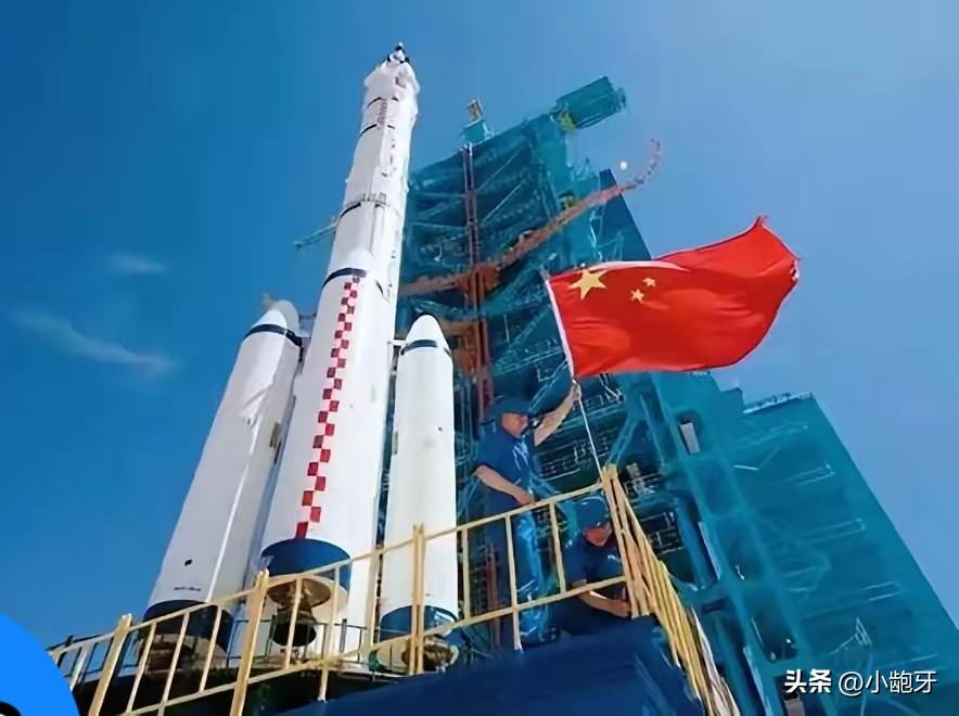 美国军方专家发出警告：中国“十五五”规划里，竟找不到“芯片”这两个字！

美国军