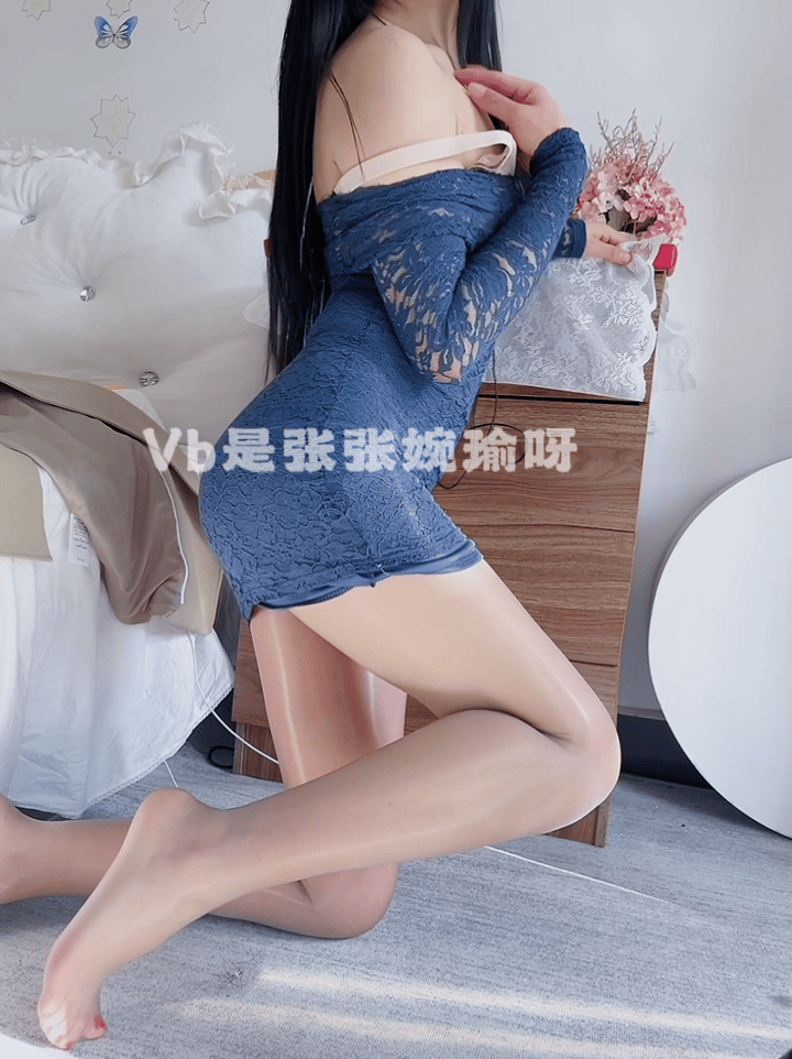 两年前删了的好友，突然又加我，还要和我谈！ 我合理怀疑，他是馋我身子[哼] ​​