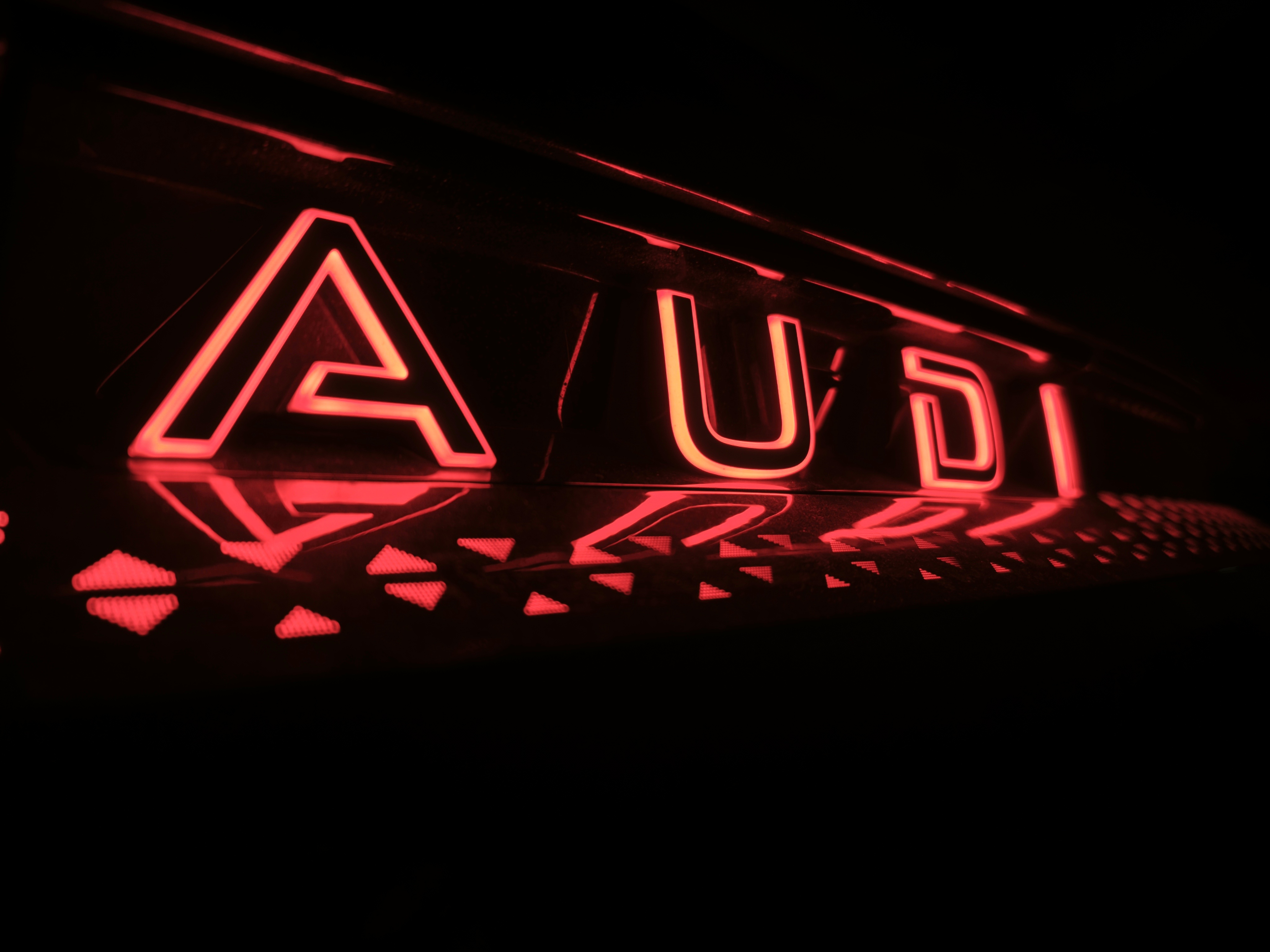 新一周早AUDI E5开工大吉 ​​​