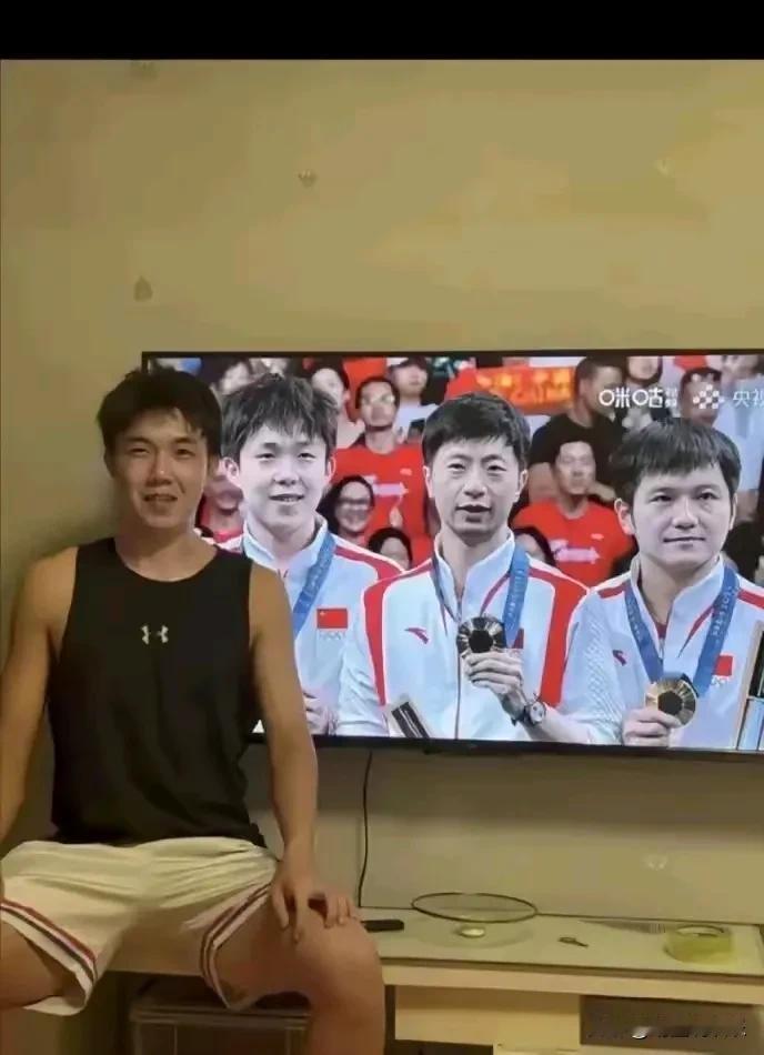 不能说毫不相干，
只能说一模一样[偷笑]
这是王楚钦失散的双胞胎兄弟吗？
这也太