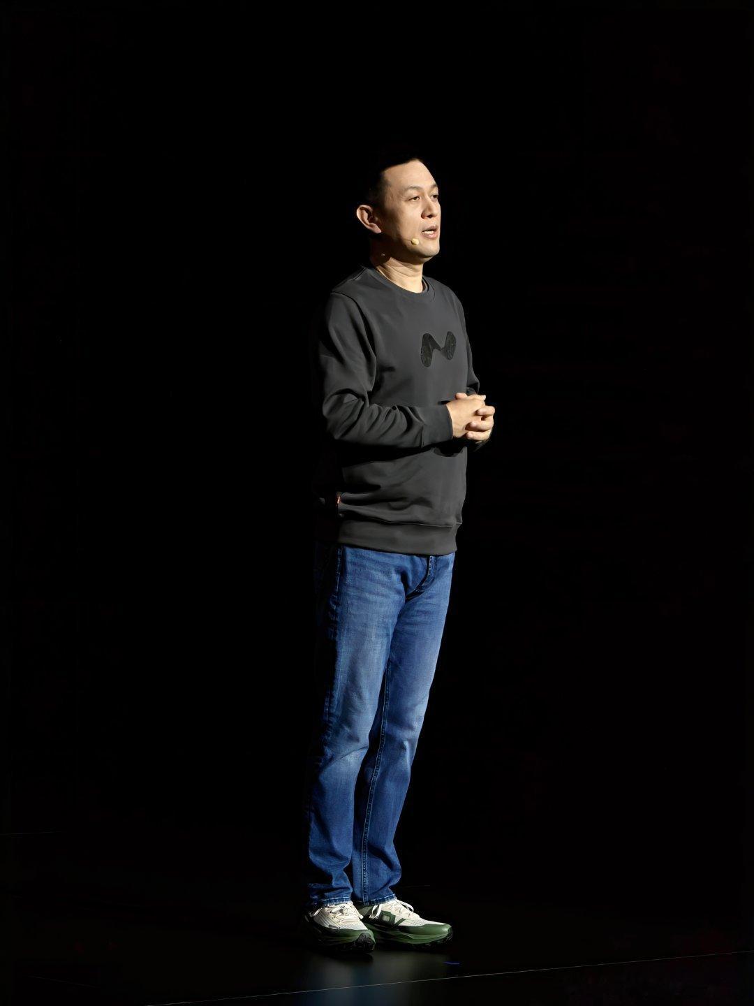 今天是斌哥主讲了，熟悉的斌味回来了乐道L90是大三排SUV纯电的拐点L80准备做