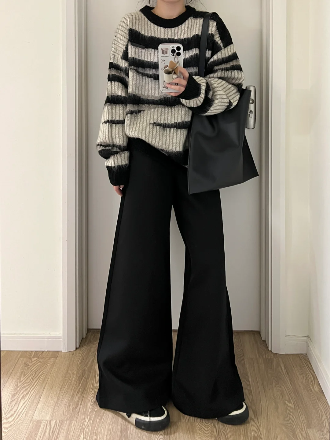 早春韩系慵懒｜黑白条纹针织毛衣+黑阔腿西裤