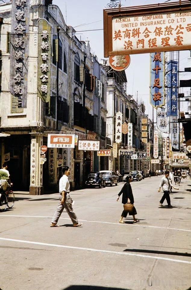 这是1961年的澳门，那一年，葡萄牙海外部颁布新法令，正式确定澳门为旅游区并准许