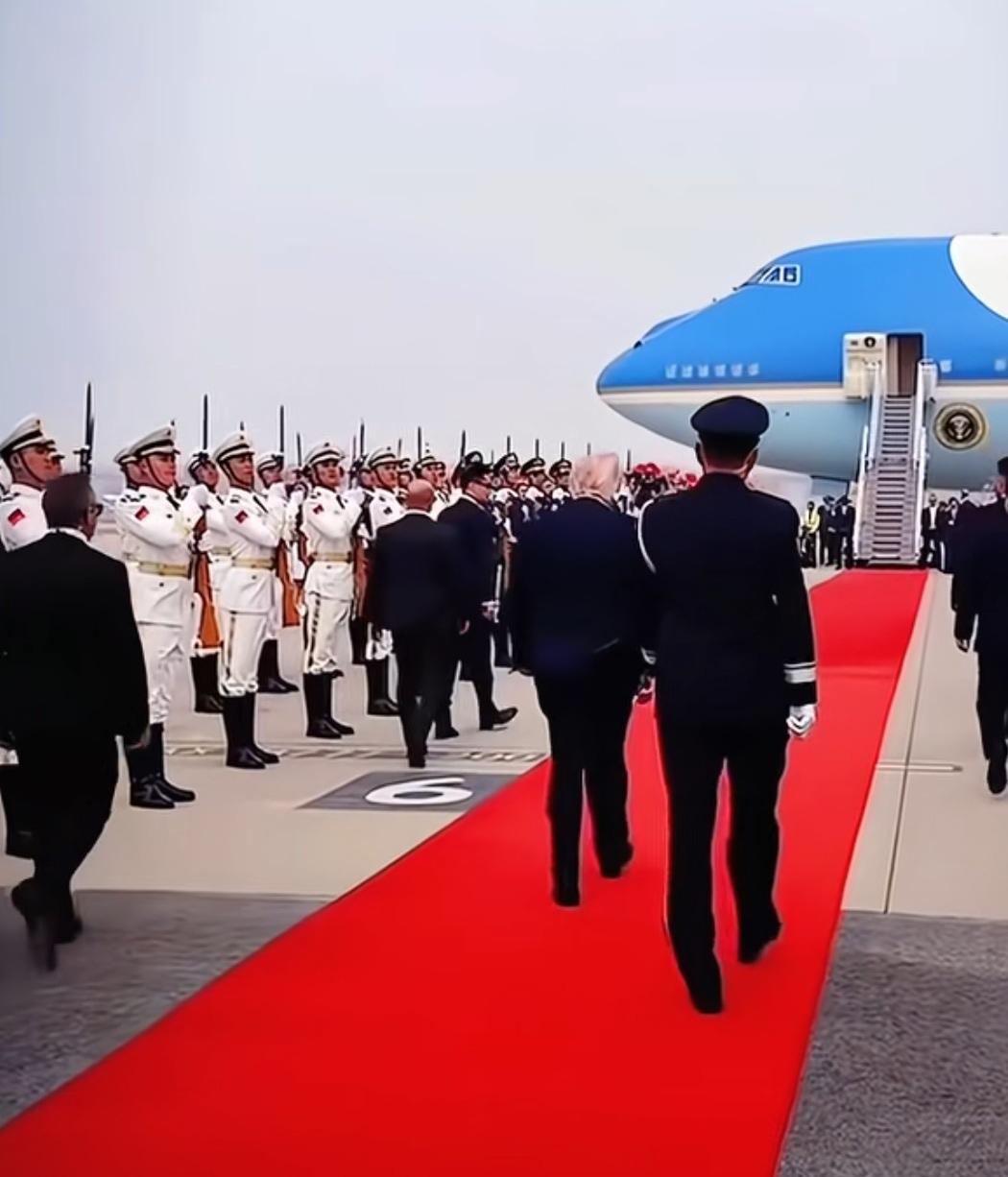 九年前，建国第一次觐见金銮大殿，彼时少年意气，心怀赤诚，怀揣满腔热忱奔赴前路，初