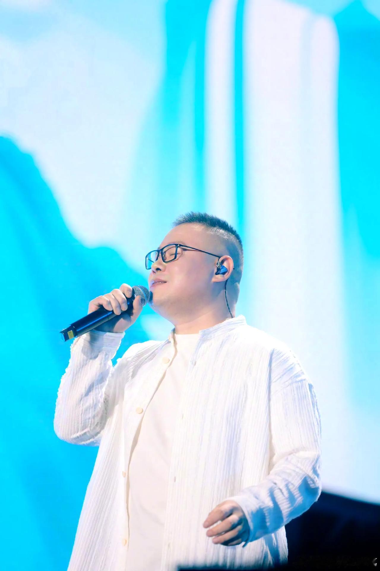 岳云鹏相声还没有说明白了，现在又来开个人演唱会了，主要是你也确实没有什么音乐代表