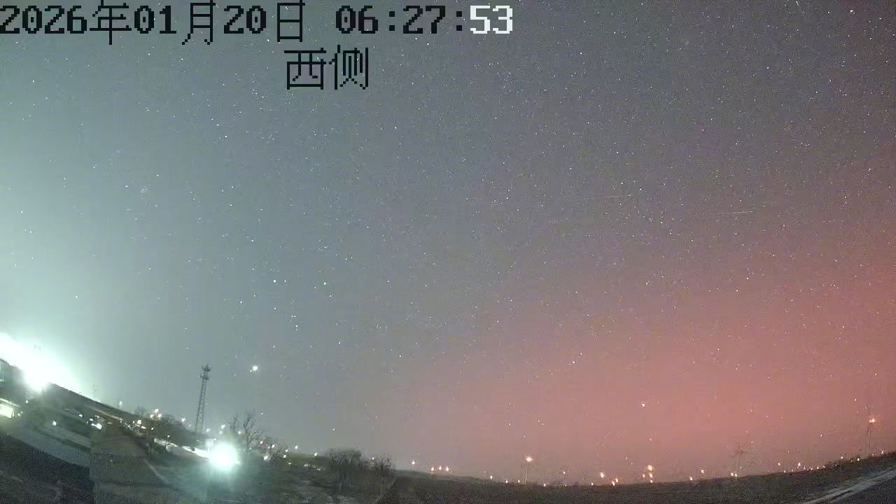 早起的北方朋友们，看到极光了吗？ 图源：河北康保银河天文台二期监控 