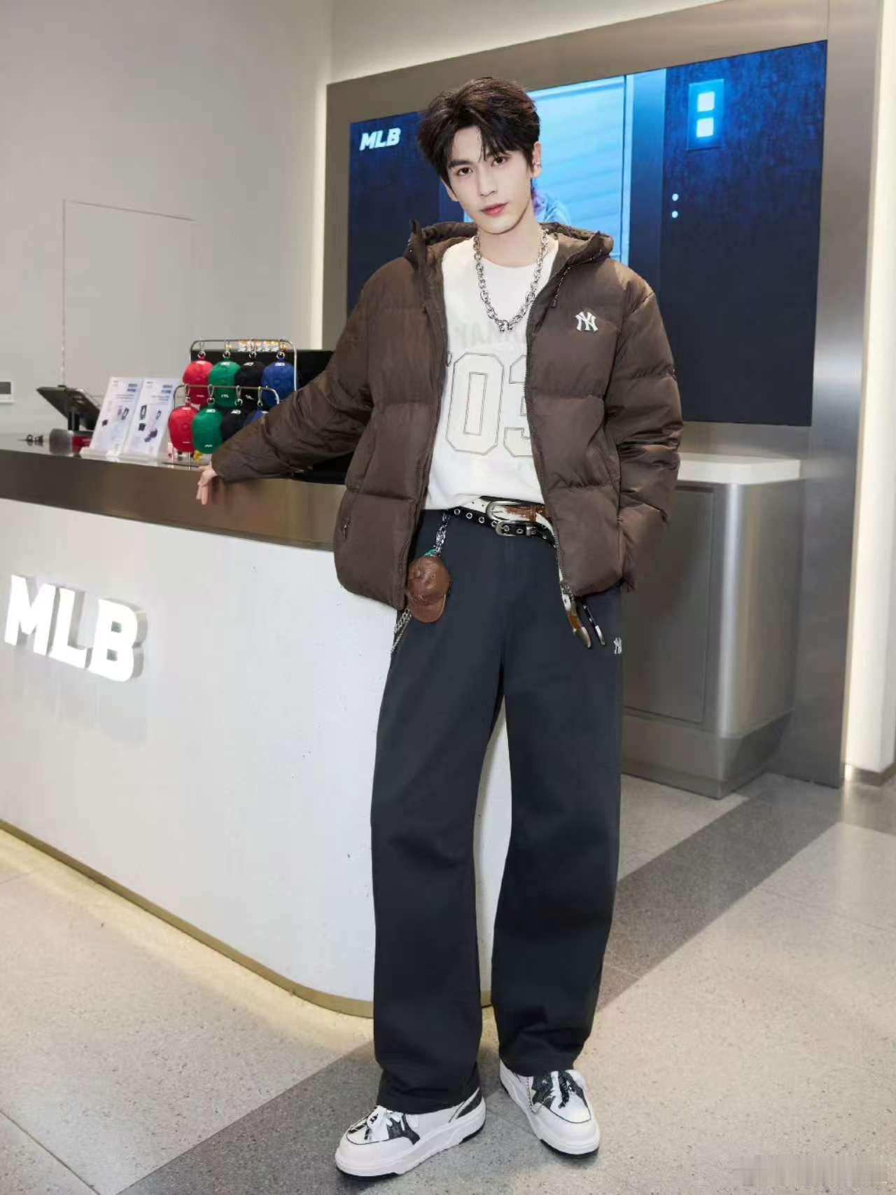 张凌赫沈阳活动出图，共叙冬日，