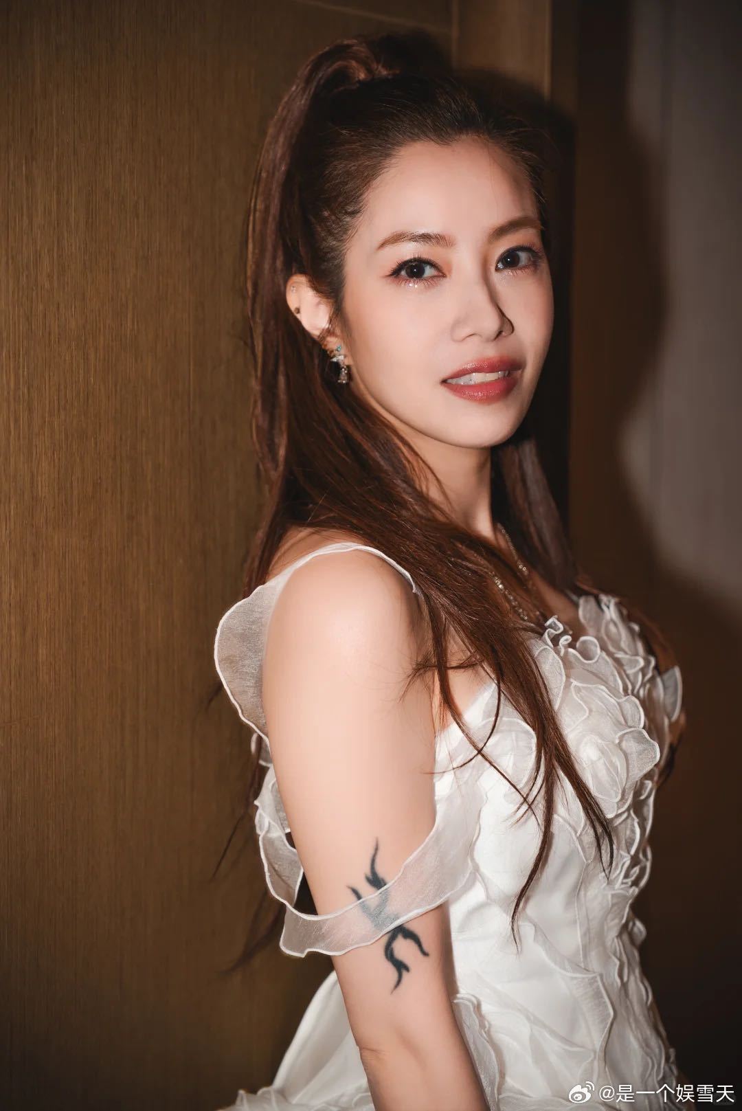 徐怀钰无锡演唱会官宣预售 2026巡演来啦！无锡首场4月18日，经典老歌循环+《