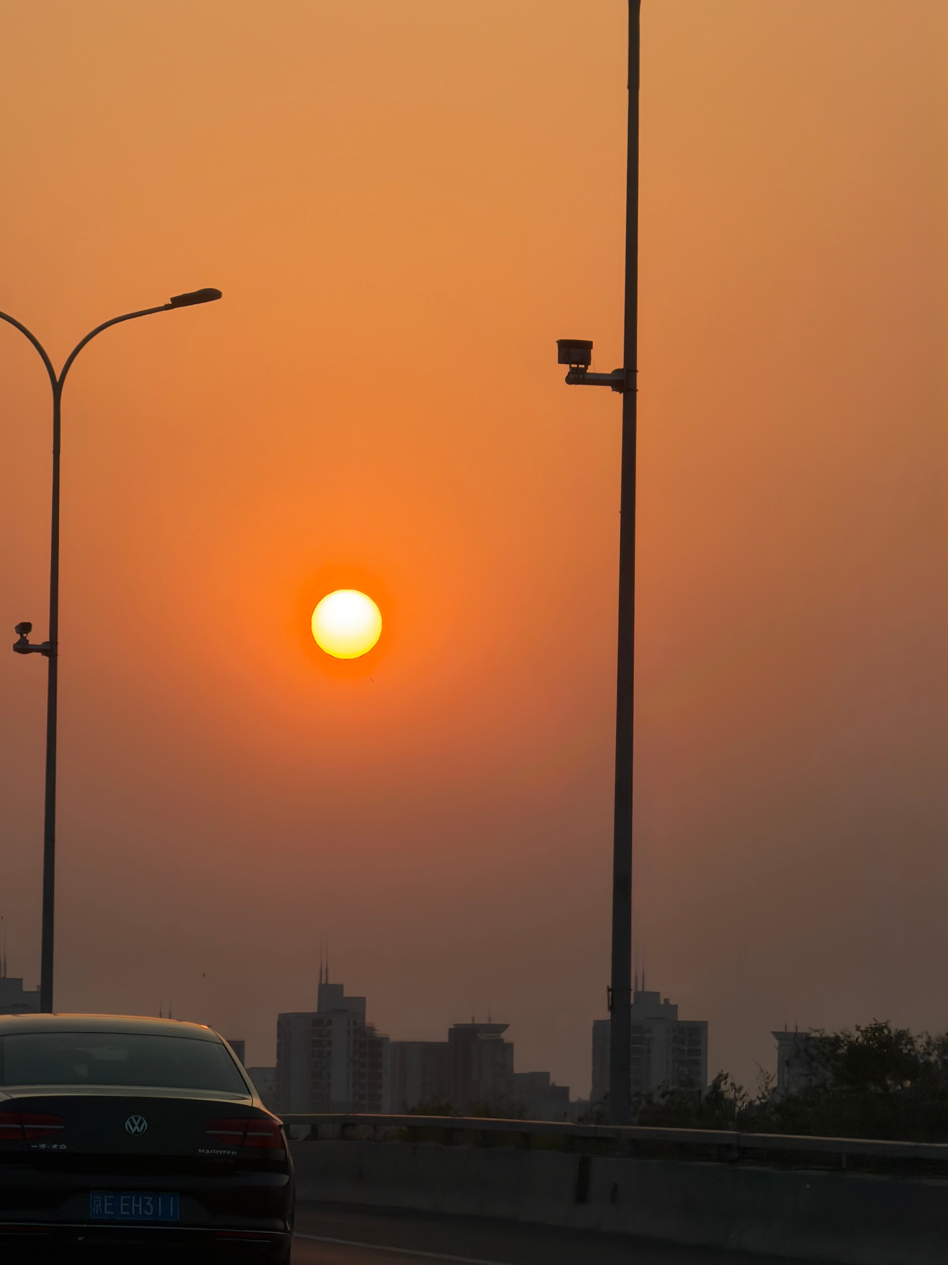 终于不用去车展了，但在朋友圈看见大家都在发车展的信息，一下思绪就拉回到原来大家一