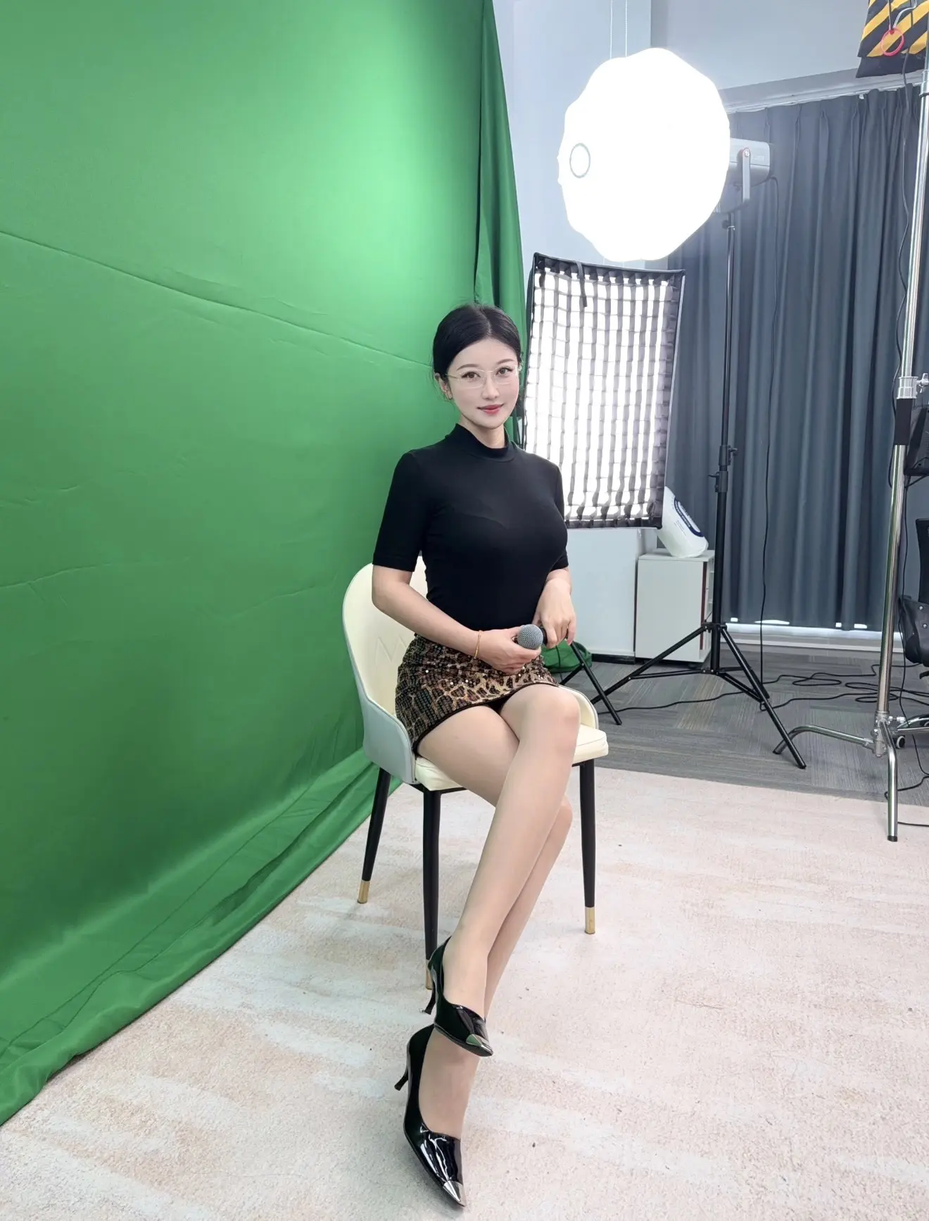 御姐风细跟高跟鞋太绝了 黑丝高跟鞋 穿出长腿美感 当然要穿高跟鞋呀 高跟鞋搭配