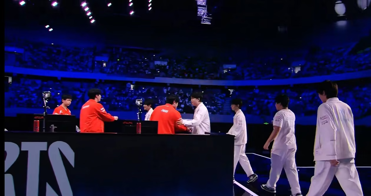 其实小奶油也不是讨厌bin哥，上次小奶油直播看bin比赛也是一口一个bin哥笑嘻