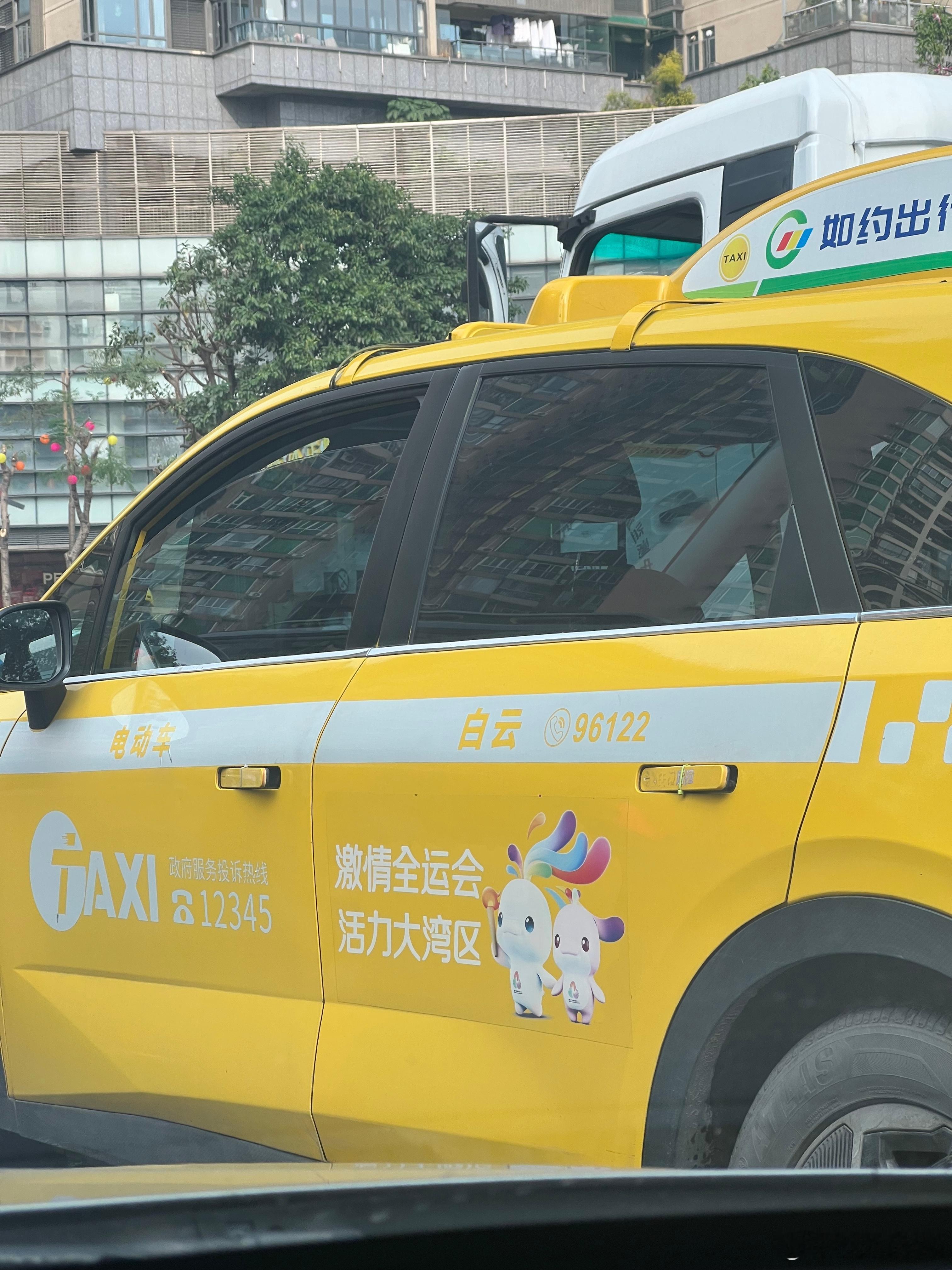 一条塑料带解决隐藏门把手的潜在风险！当时就把我震惊了！我相信一众车企高管开99次