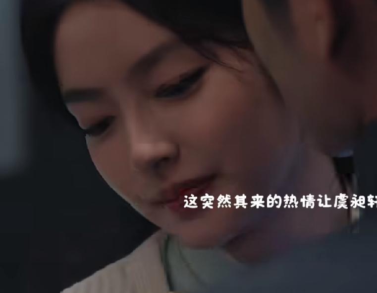 《玉簟秋》叶平君凭自己随口听的一句话就拿枪指向虞昶轩，还好枪里没子弹，谁懂虞昶轩