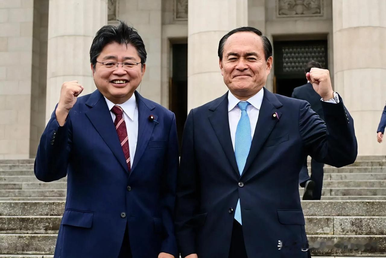 这两位一位原来是日本社民党的党首，一位是社民党的副党首，还都当过社民党干事长（党