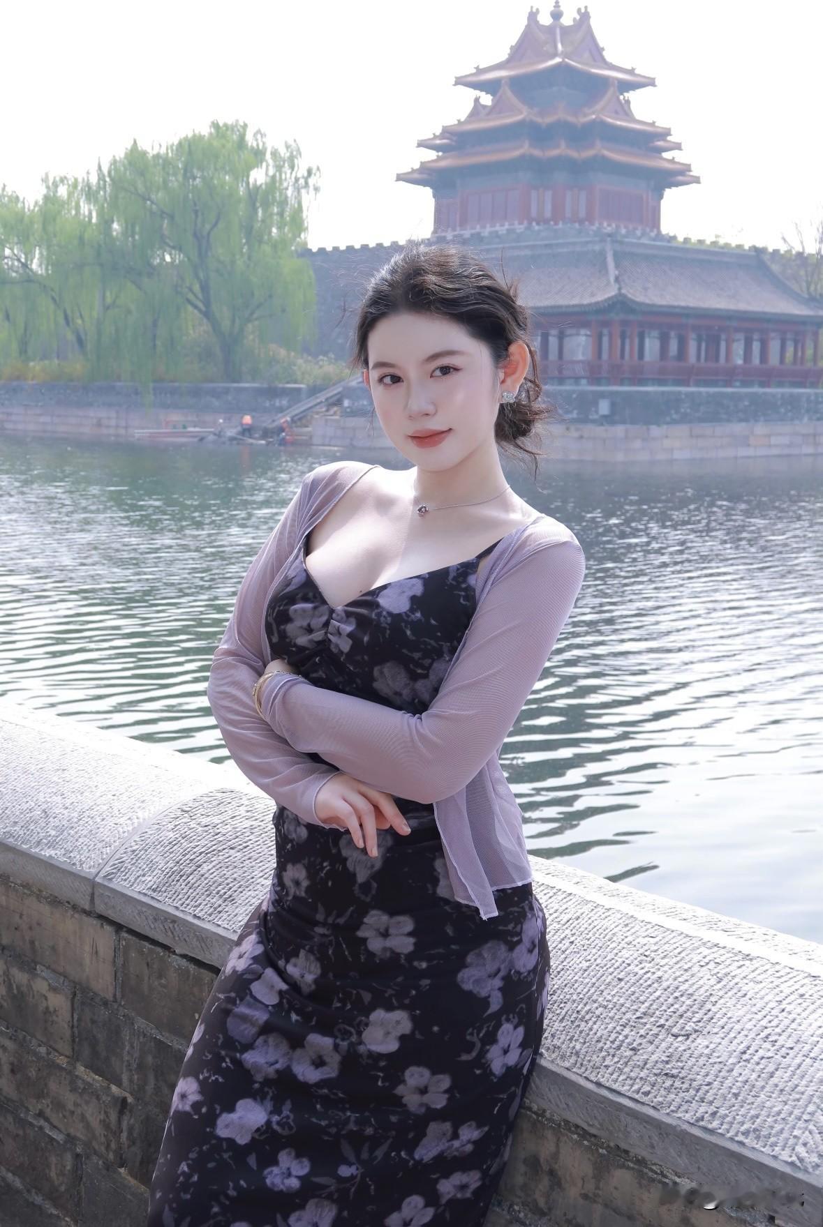 人真的要坚定地走自己选择的那条路。
很多人不是没有方向，而是一边想要更好的人生，