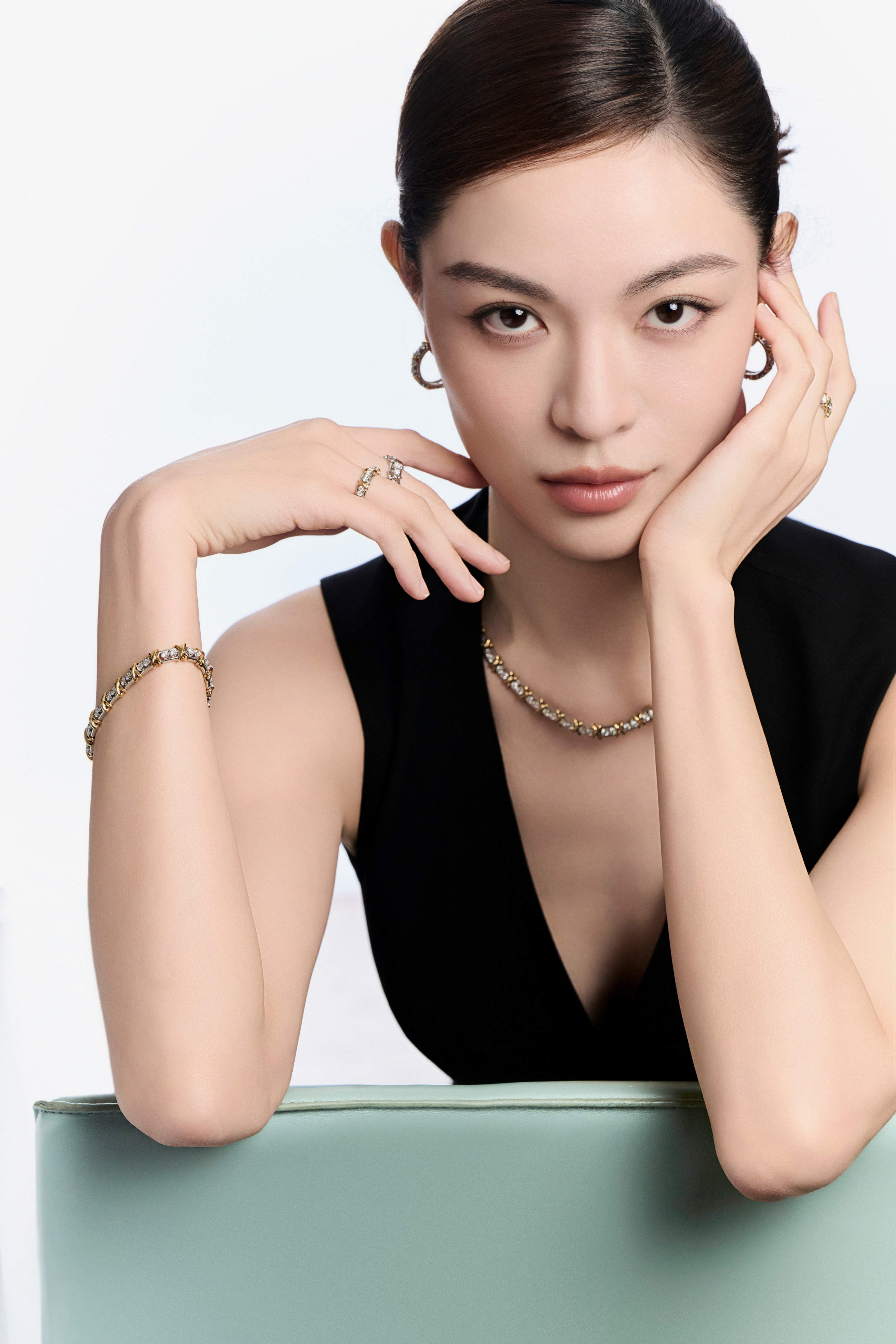 钟楚曦[超话]在复制粘贴的时代，你是手写的诗[鲜花] ​​​