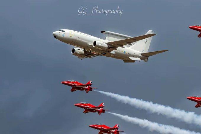 美国以缺乏可行的替代方案为由，推翻了之前的决定，恢复了 E-7 楔尾预警机计划。