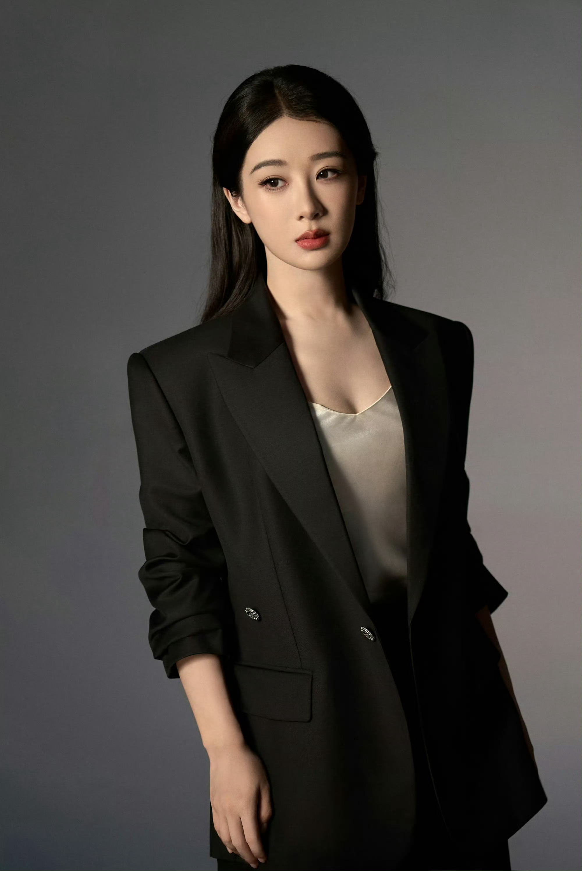硬朗的美，温柔的美，杨紫百变的美. ​​​