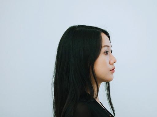 11 年人机创作路，为啥能登时代榜？
最近，华裔艺术家钟愫君被广泛视为人机协作领