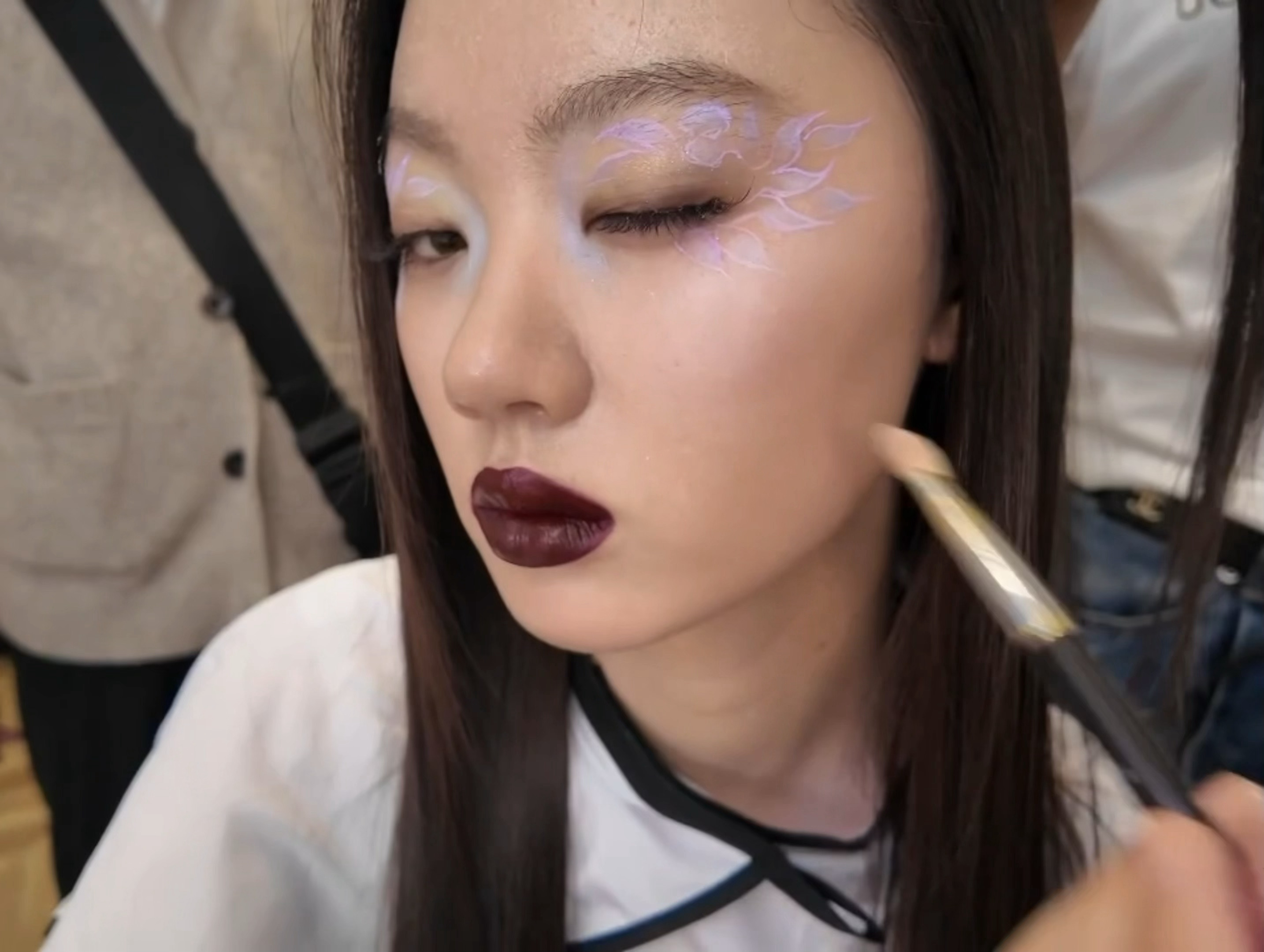 真的很喜欢单依纯珠玉mv里的妆造 有很多很多正片里看不见的妆容小细节 特别美啊?