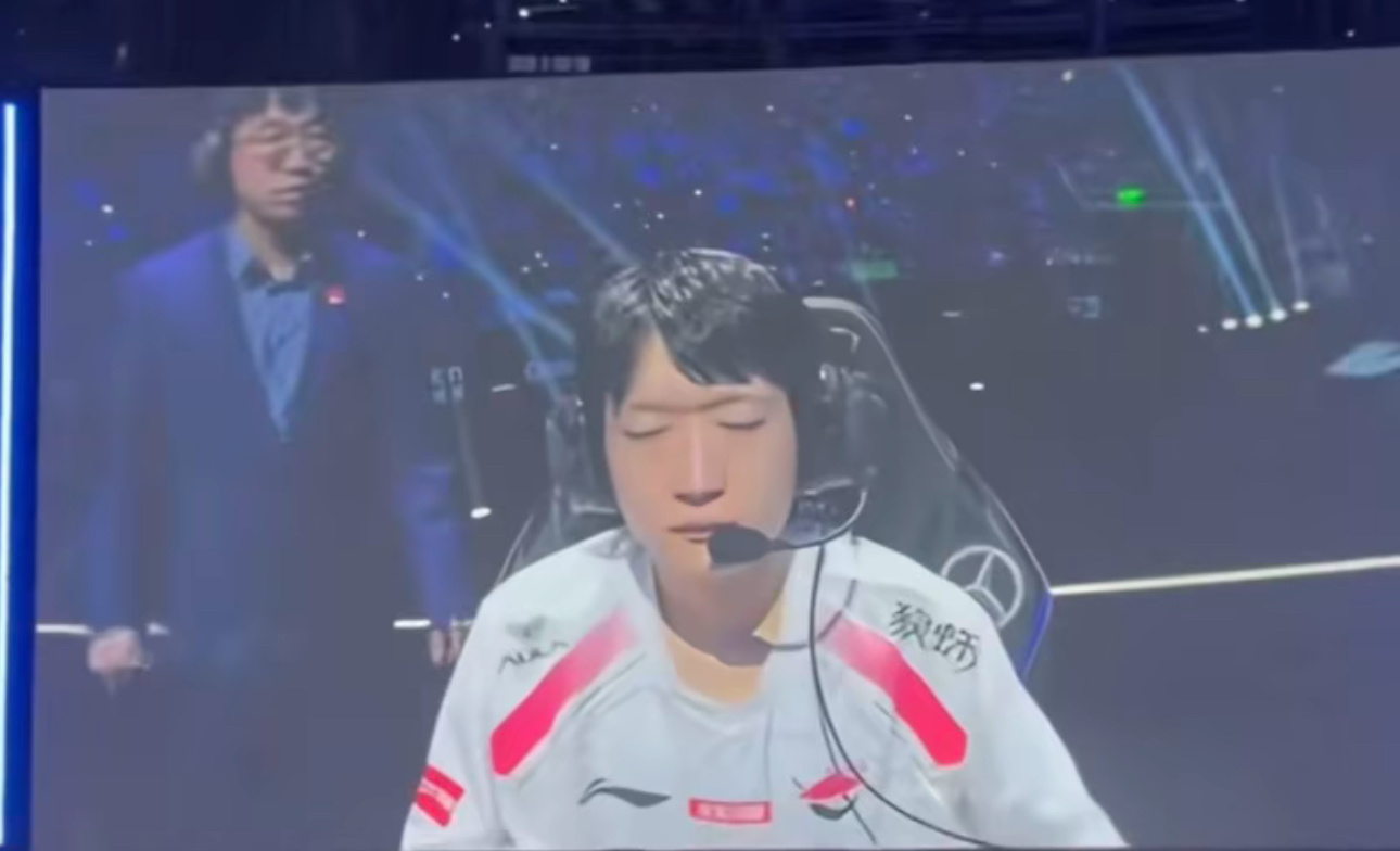 晚上看到faker闭眼的热搜，突然刷到香克斯也闭眼了，不懂就问你闭眼是要请谁啊？