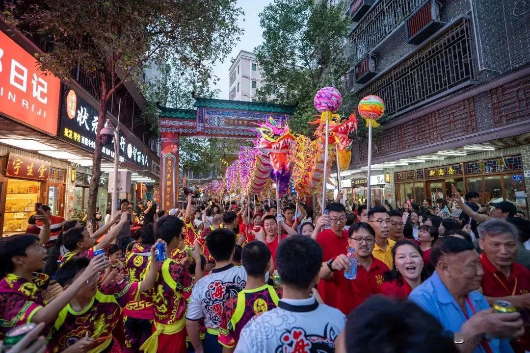 深圳经济特区建立45周年：不恋过往，只向未来出发

8月26日，深圳经济特区建立