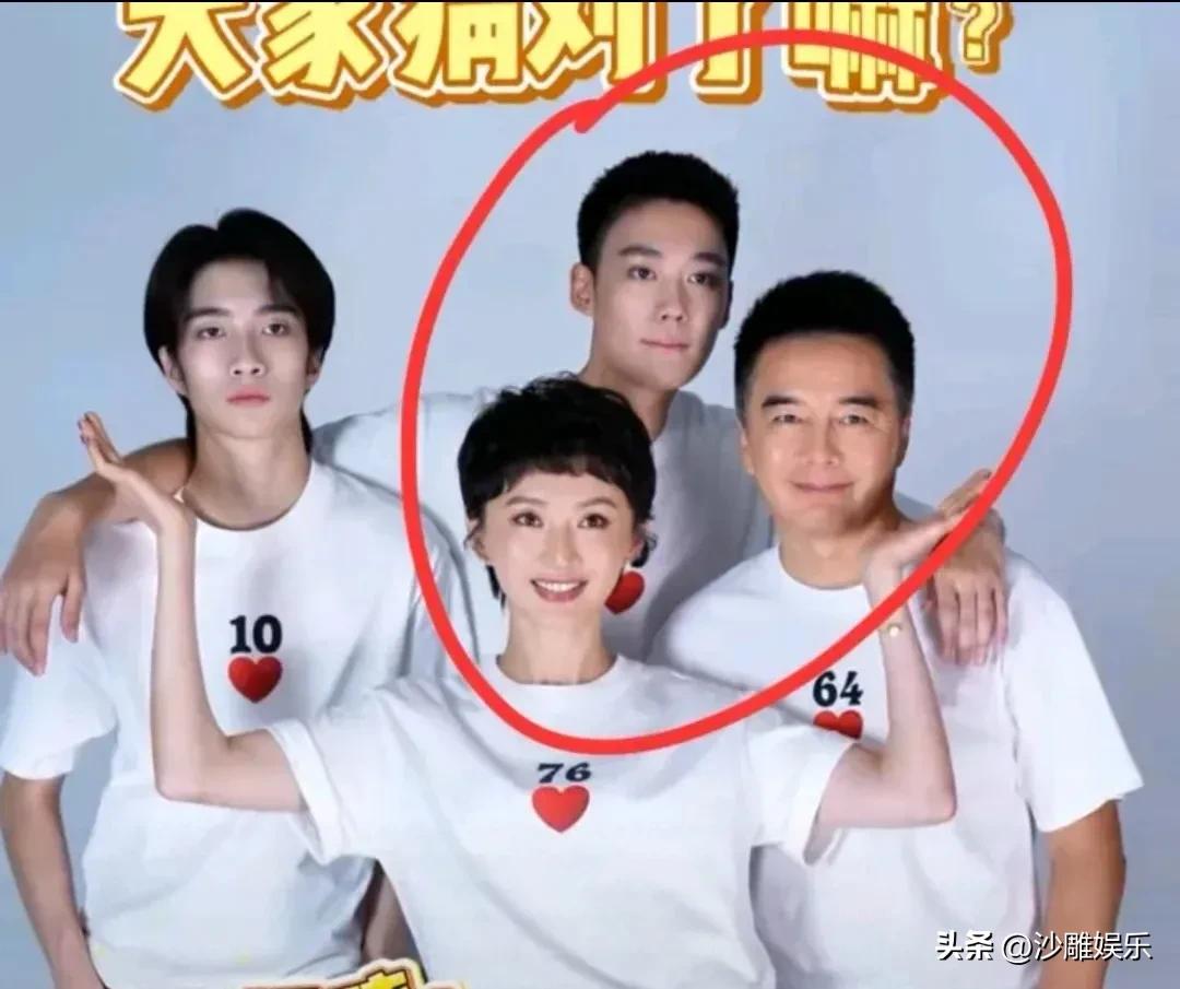 许亚军一家拍了最新的全家福！两个儿子一个比一个帅，后妈张澍用了15年时间去证明自