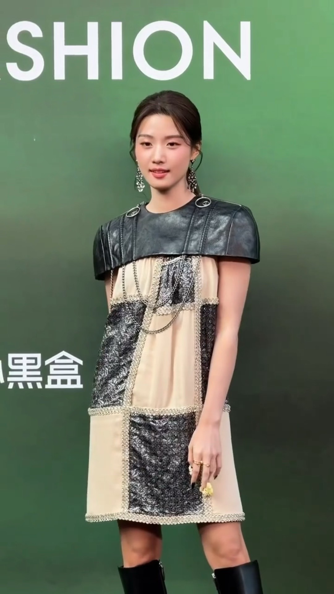 指尖生花的噜噜晓！美之[抱一抱][抱一抱]卢昱晓vogue指尖生花 ​​​