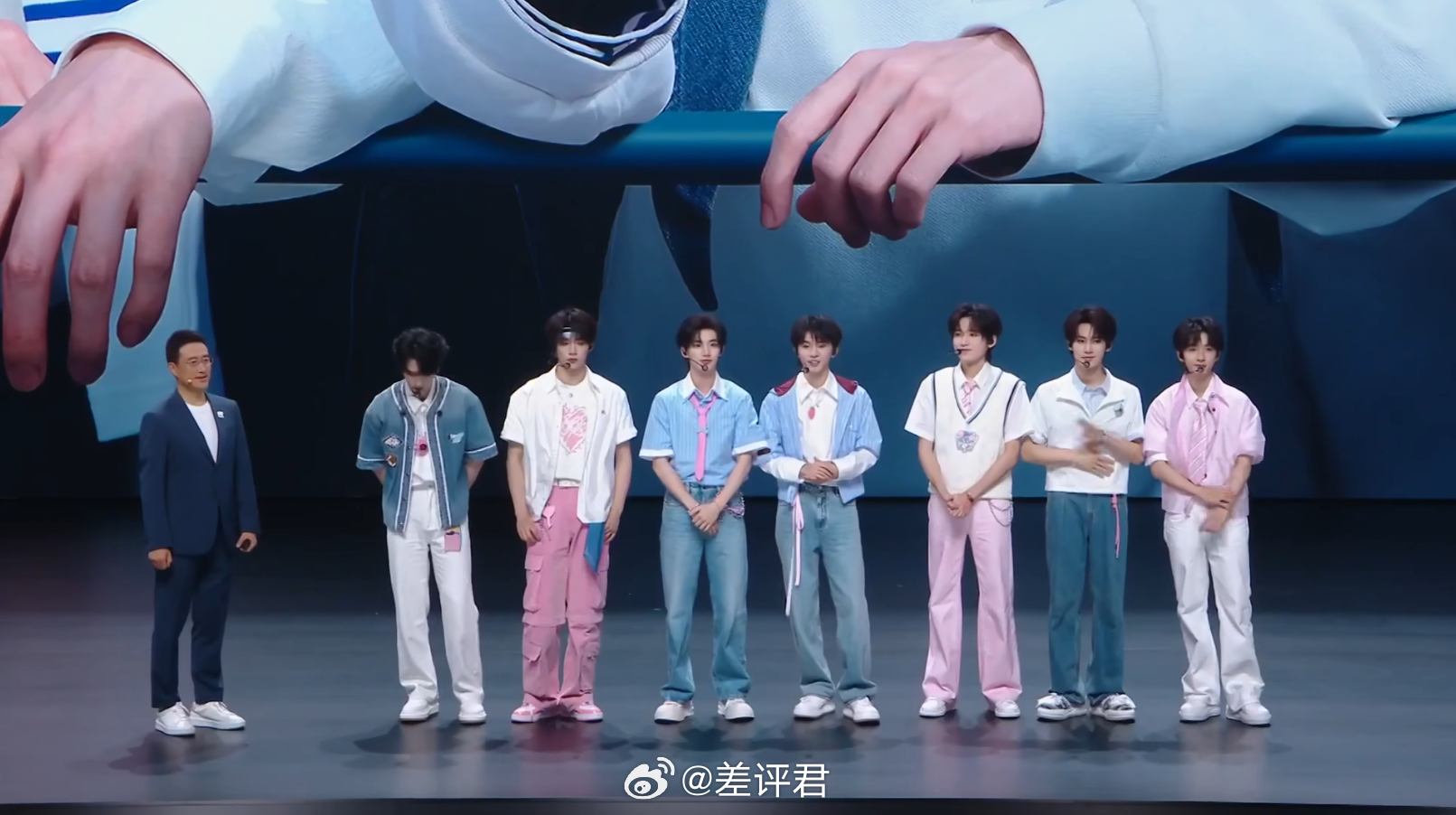 时代少年团一上来，nova 16 发布会直播间就直接开启全员禁言